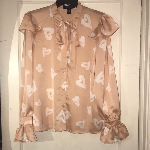 FOREVER 21 0x peach with white hearts shirt/ NWOT